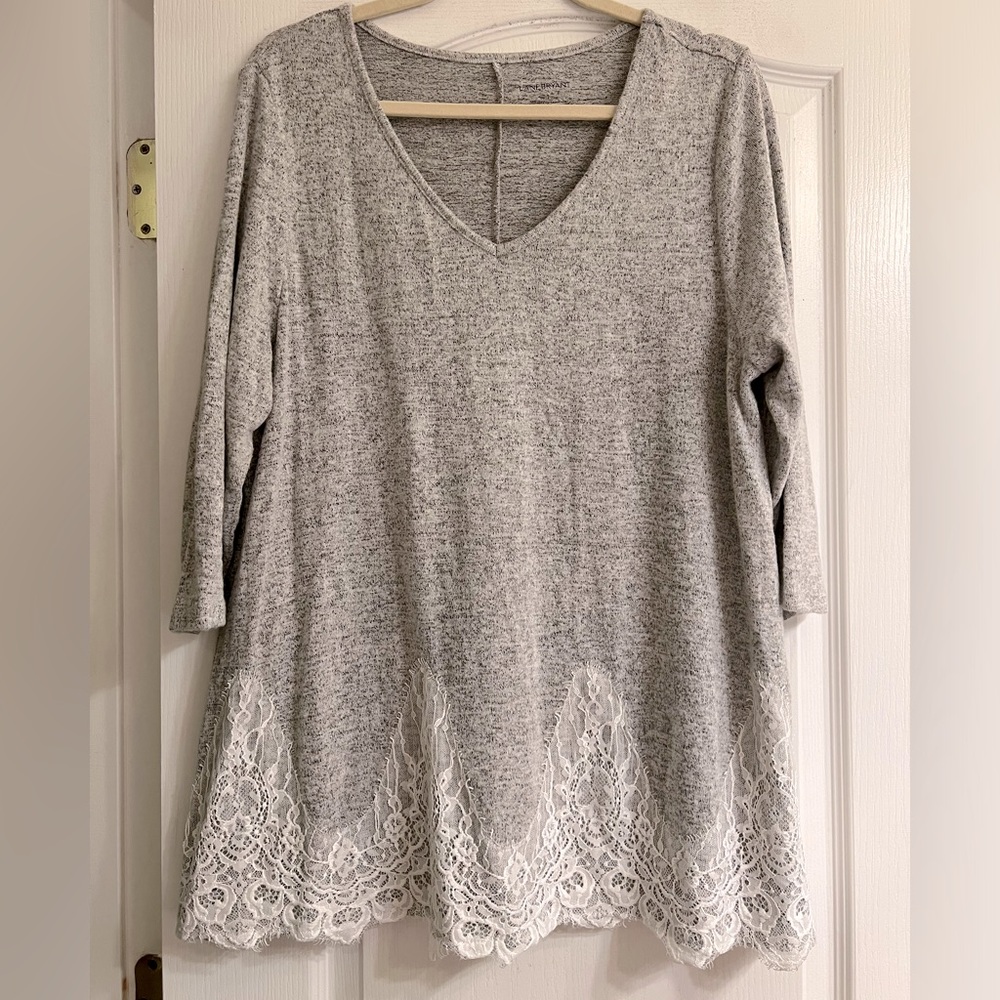 Lane Bryant Lace Trimmed V Neck Tunic - size 14/16